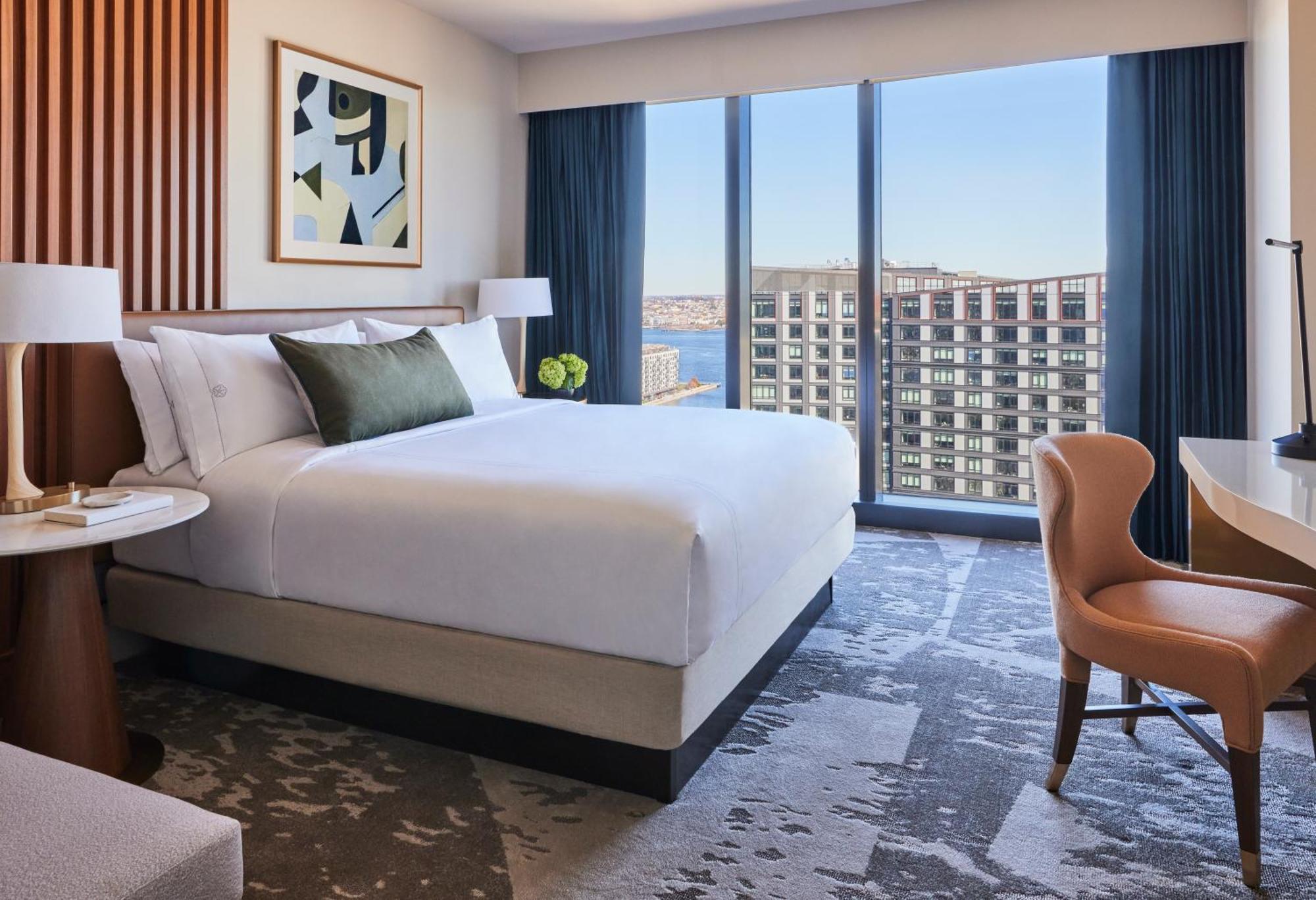 Accessible Premier Patron Tower Room 1 King Bed with Roll in Shower,1111654617:JPEG