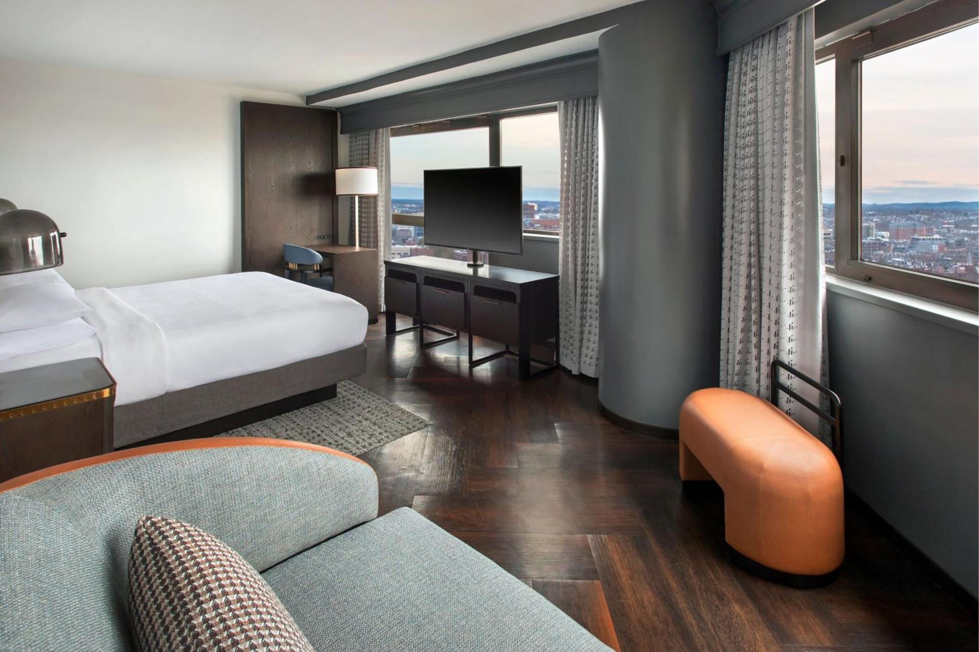 Corner King Room