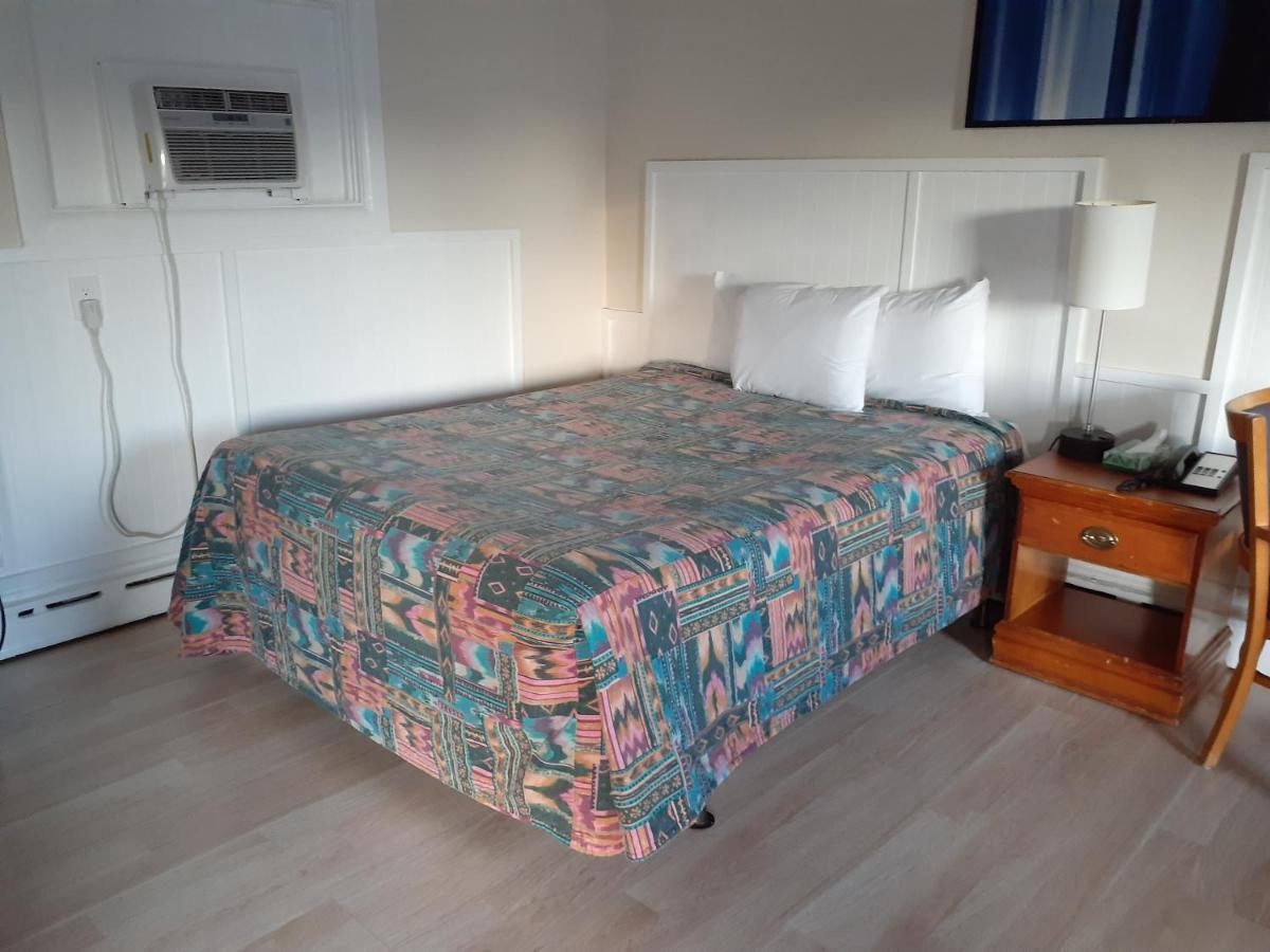 Standard Queen Room
