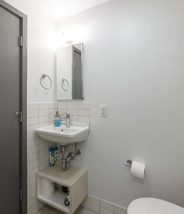 Small Fully Equipped Contemporary Studio Near Mgh-1