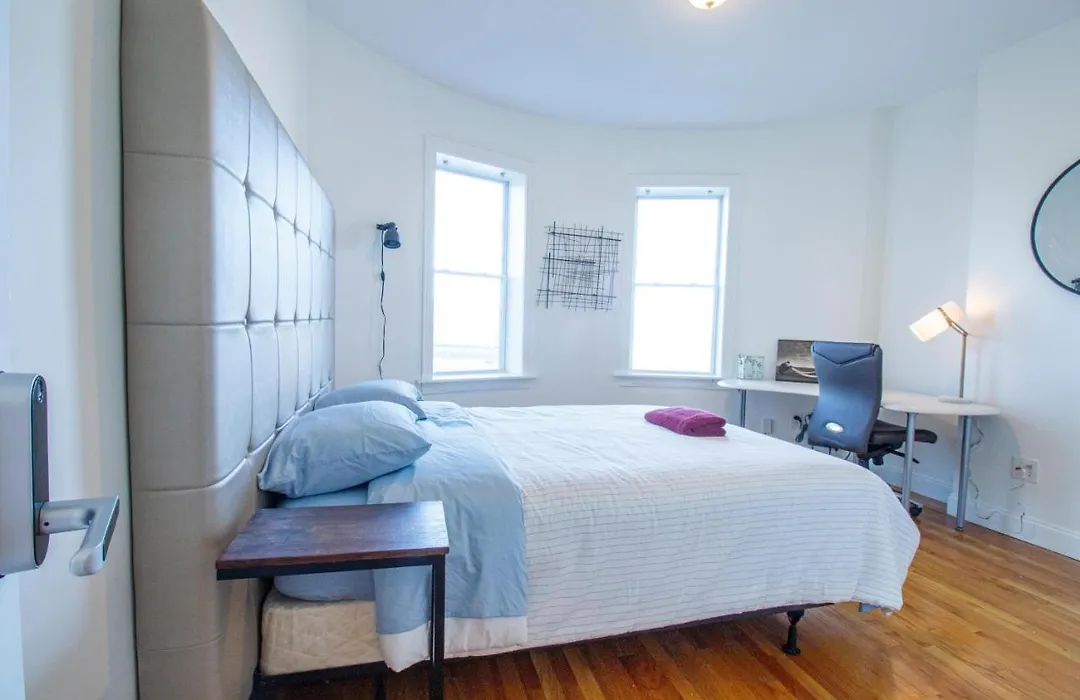 3Bd 1,5Bth Spacious Apt In Mission Hill-1