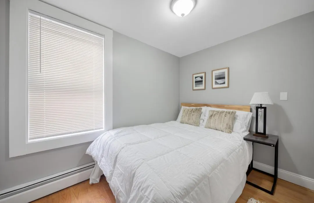 Easy Commute South Boston 4Br 1Bh Apt-1