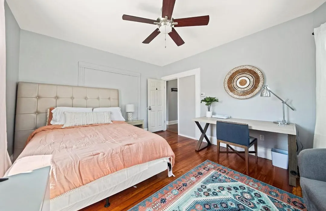 Cozy Up In 5Br Apt Near Charming Oak Square-1