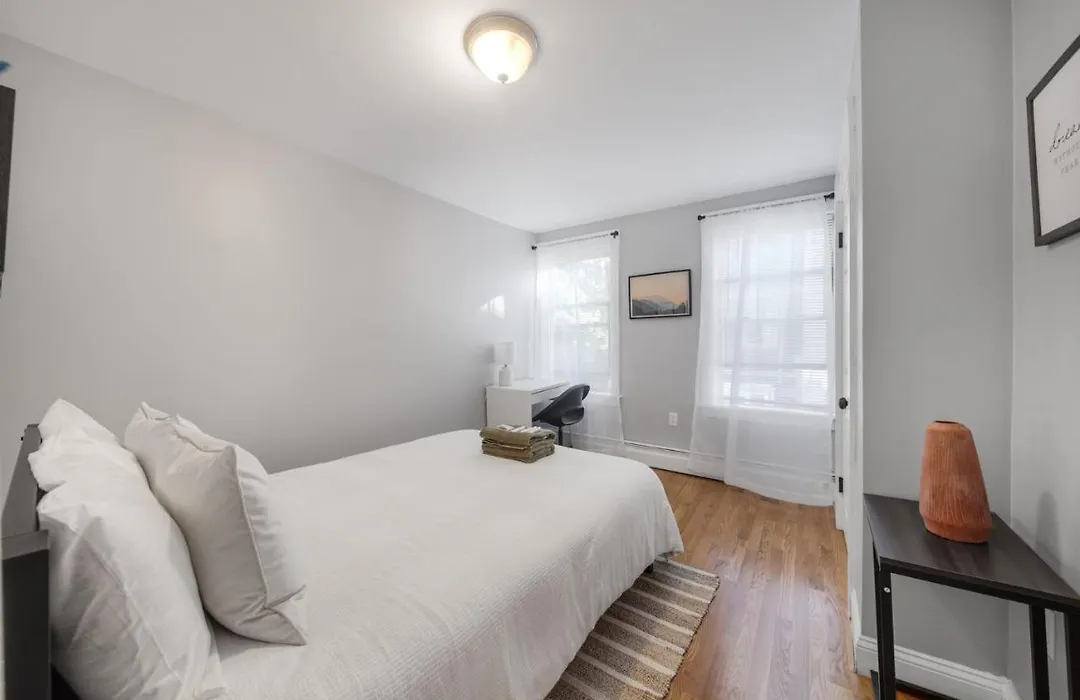 4Br1Bth South Boston Apt Perfect For Commutes-1