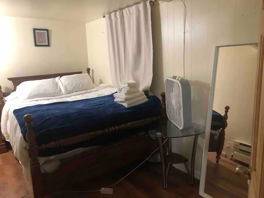 Private & Quiet One Bedroom Studio Basement-1
