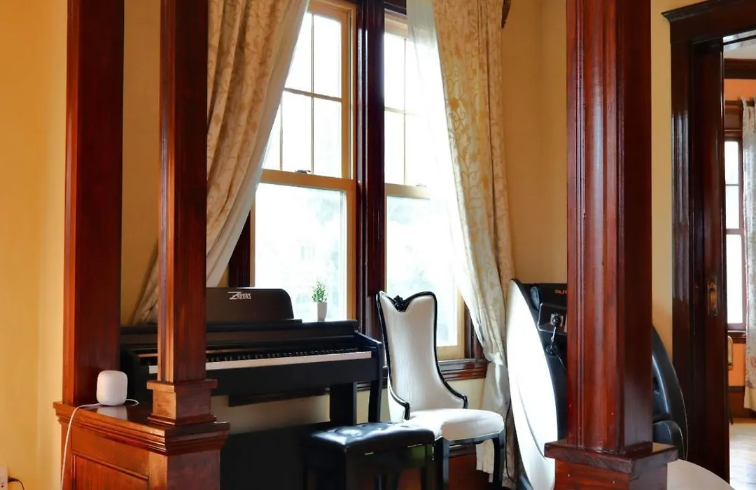 Beautiful Victorian House, Great Views, Free Parking-1