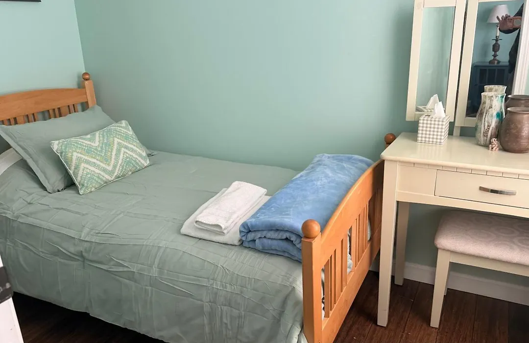 Private Rooms, Shared Bath In A Private Home Minutes From Logan Airport-1