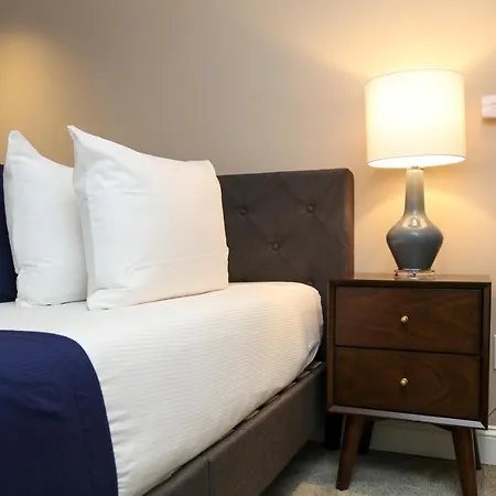 Stylish 2 Bedroom In South End-3