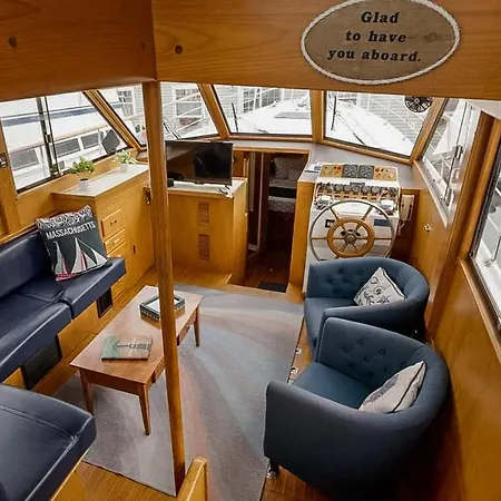 2Br Spacious & Comfy 43' Yacht - Heat & Ac - On The Freedom Trail - Best Nights Sleep-3