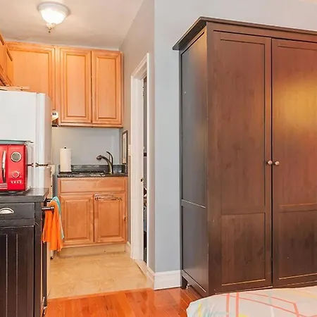 Downtown Studio Apt, Short Walk To Hospitals-3
