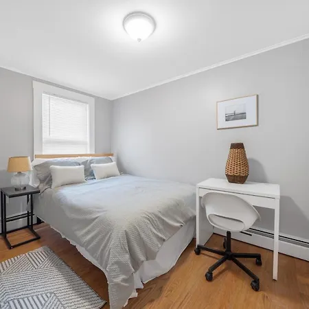 Easy Commute South Boston 4Br 1Bh Apt-3