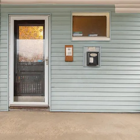 Bright & Spacious 3Br, Mins From Downtown, Easy To Gillette, Parking-2