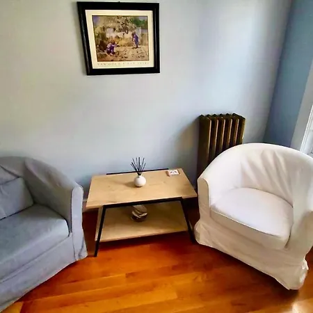 Near Train Station Gorgeous 3-Bedroom Apartment With Patios-3