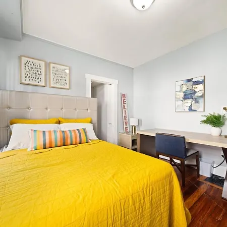 Cozy Up In 5Br Apt Near Charming Oak Square-2