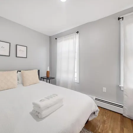 4Br1Bth South Boston Apt Perfect For Commutes-2