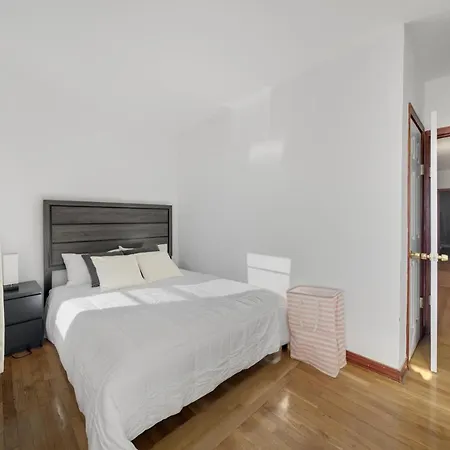Simply Furnished 3Br1Bth In The South End-2