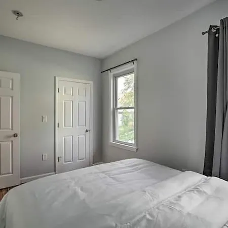 Astonishing 4Br Bright *Apt With Modern Amenities!-3