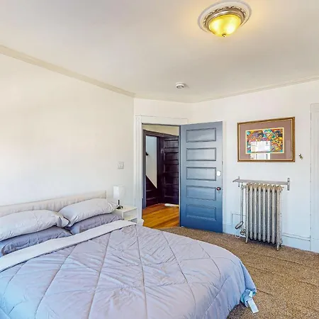 3Br Victorian Getaway With Loft, Near The Bay-2