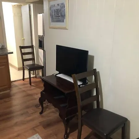 Private & Quiet One Bedroom Studio Basement-2