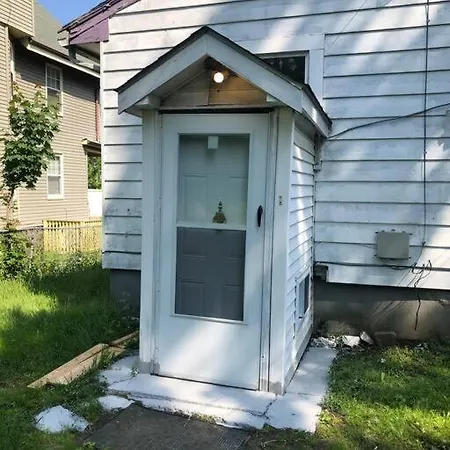 Private & Quiet One Bedroom Studio Basement-3