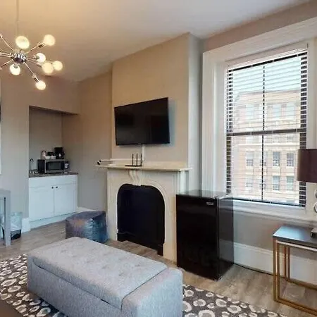 1-31 Excellent Location, Walk Everywhere Sleeps 3-2