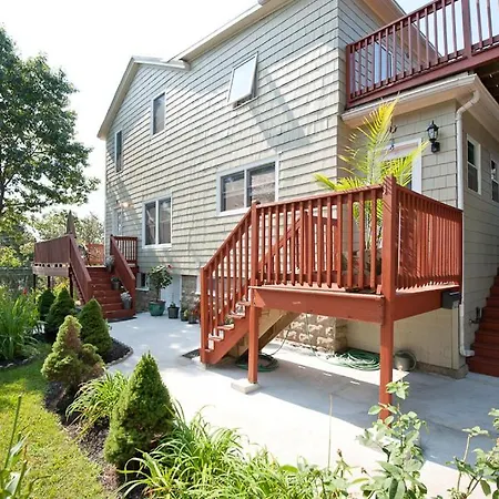 Modern Beautiful Apartment-5 Beds-Full Kitchen-Parking-Super Clean-Great For Groups-3