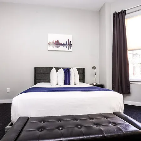 Large Stylish Newbury Street Studio W/ Kitchen-3