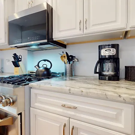 Renovated, Spacious Studio, Near Bc, Bu, Porch-2