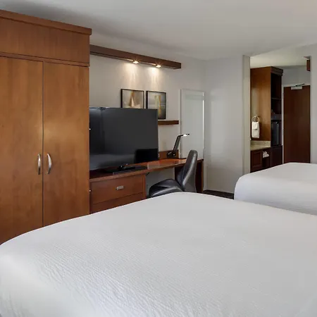 Courtyard By Marriott Boston Logan Airport-3