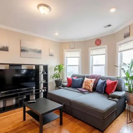 Vibrant 4Br Boston Apt - Balcony, Bathtub, Tv Near I-95 & Pet Friendly 903-3