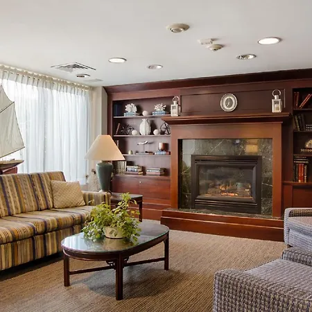 Ramada By Wyndham Boston-3