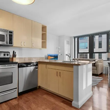 Global Luxury Suites At China Town-2